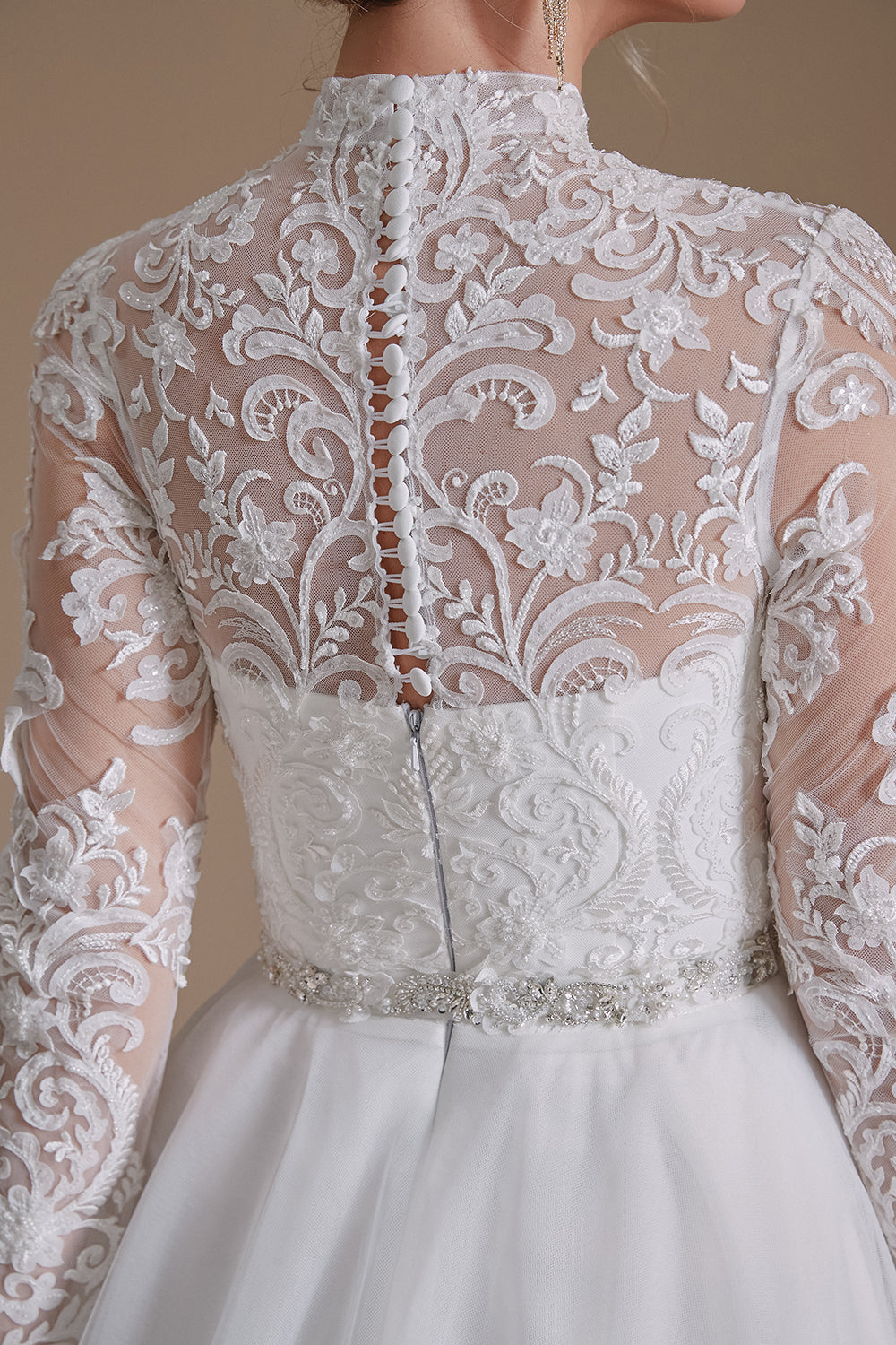 A-Line Lace Appliques Long Sleeve Tulle Chapel Train Wedding Dresses