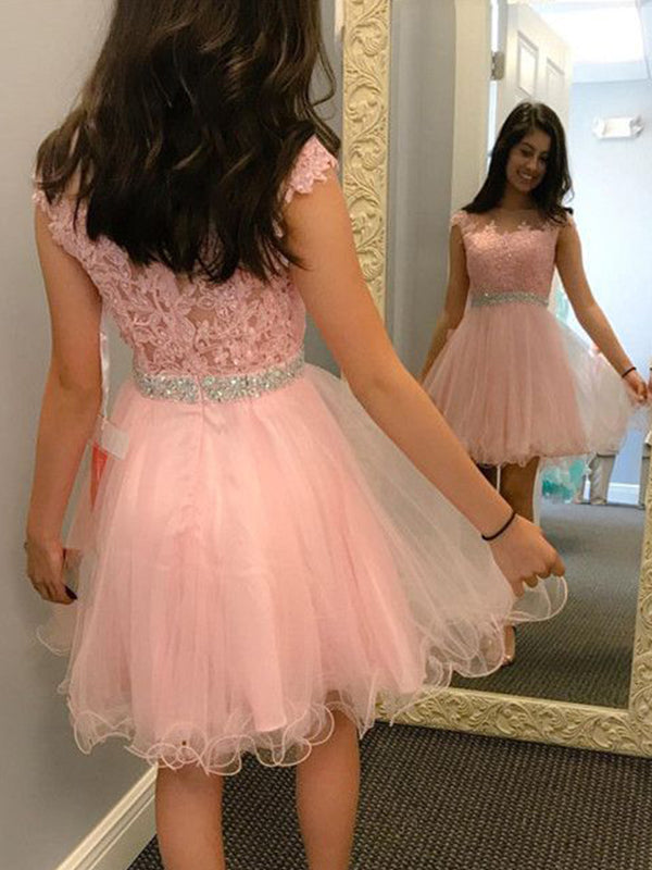 2024 A-Line Scoop Neck Cap Sleeve Applique Beading Organza Cut Lydia Homecoming Dresses Short/Mini