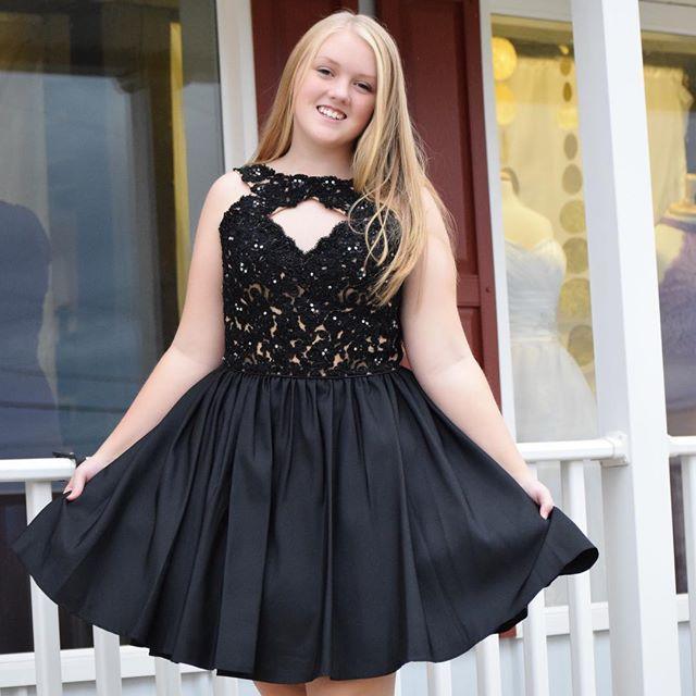 Jewel Sleeveless Cut Out Satin A Line Homecoming Dresses Amelia Black Appliques Pleated Short