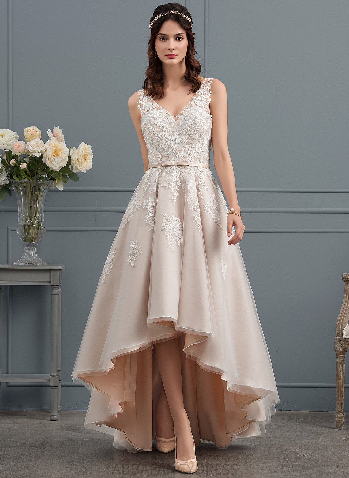 Dress Tulle With Asymmetrical Sandy A-Line Wedding V-neck Wedding Dresses Bow(s) Lace