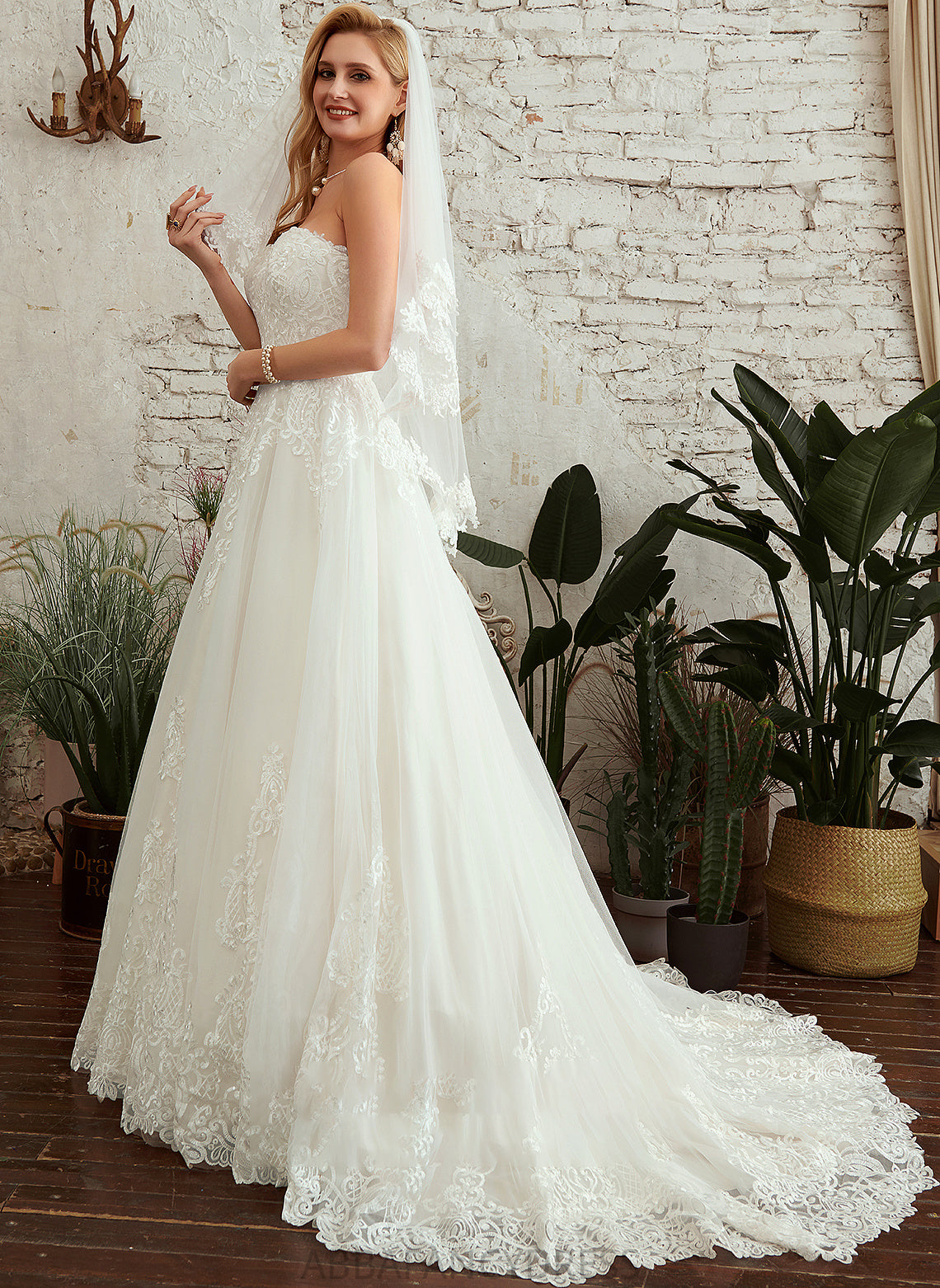 Irene Court With Sweetheart Lace Wedding A-Line Wedding Dresses Train Dress