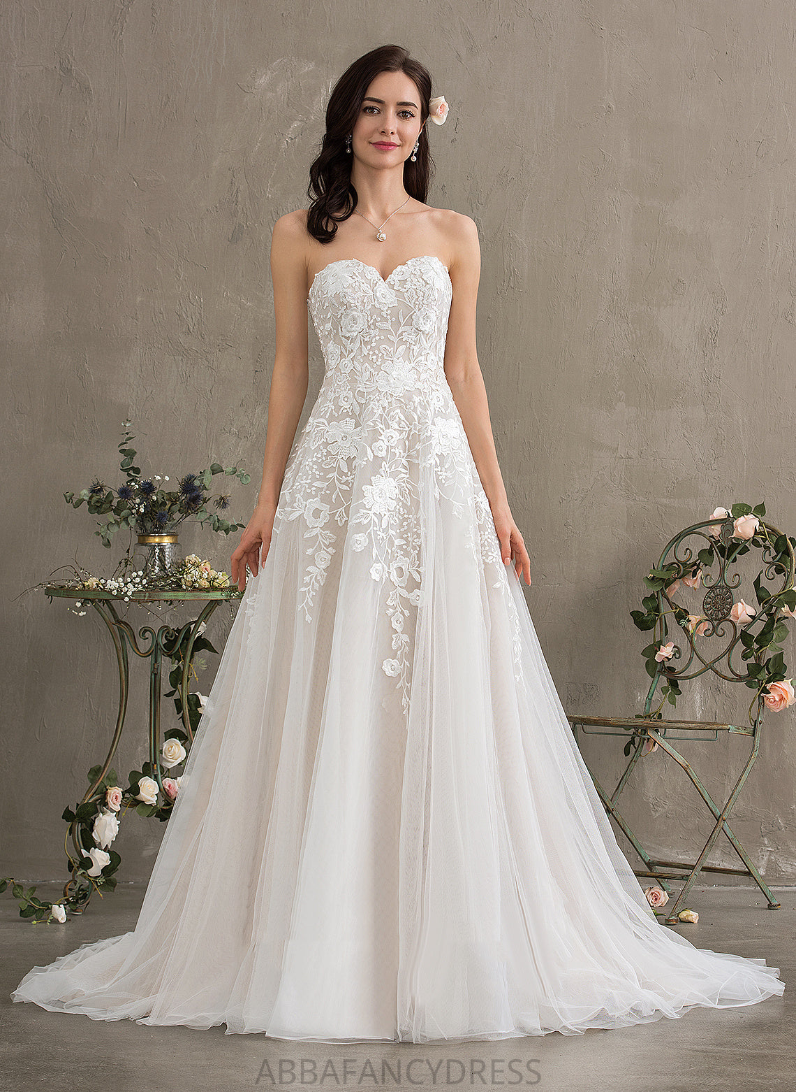 Court Wedding Dresses Sweetheart Train Wedding Ball-Gown/Princess Nathalia Lace Tulle Dress